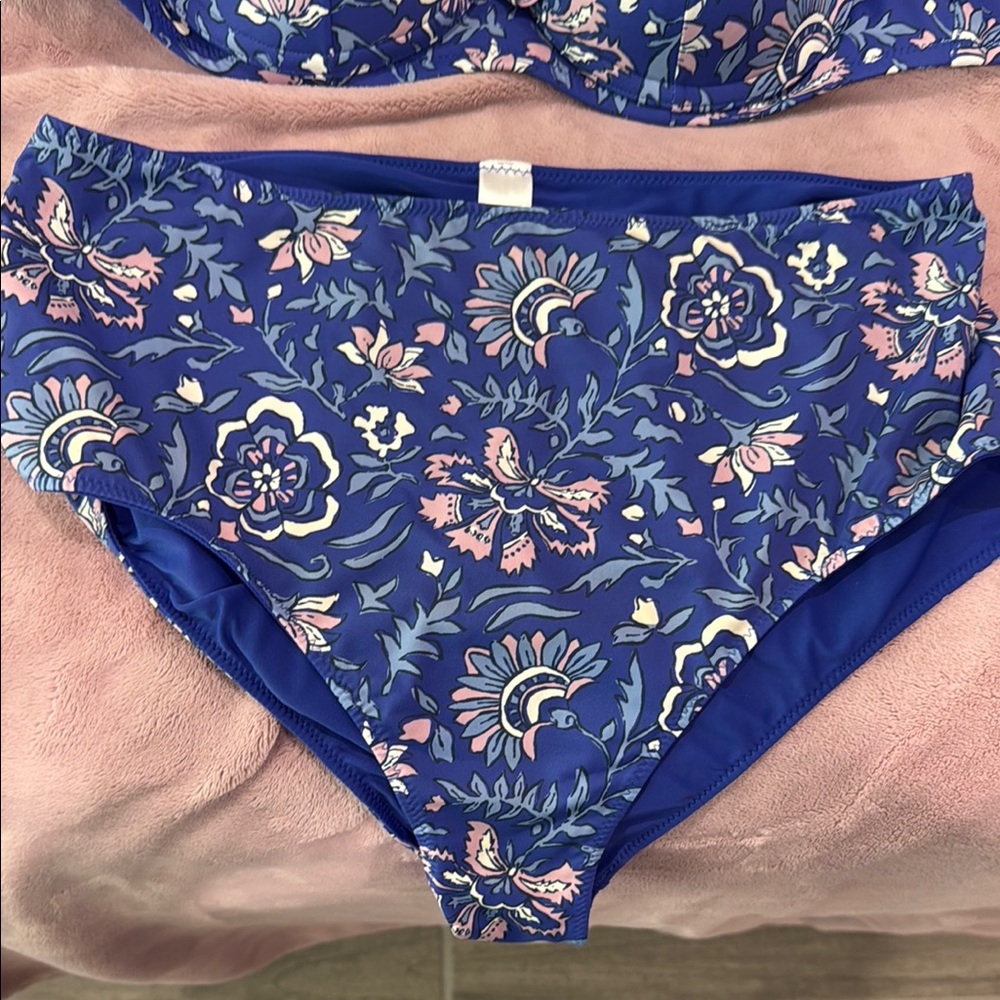 Vineyard Vines Floral Bikini Set - Picture 3 of 8